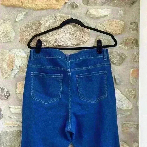 NWT Universal Standard Farrah High Rise Flared Jeans
in Pure Blue $125 Womens 14 - Picture 6 of 9